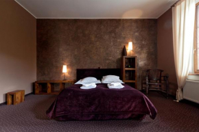 Гостиница A' PROPOS Hotel, Restauracja, Club  Валбжих